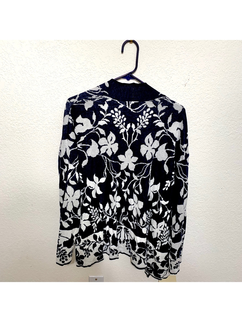 Lauren Michelle navy and white floral cardigan size L - Picture 2 of 7